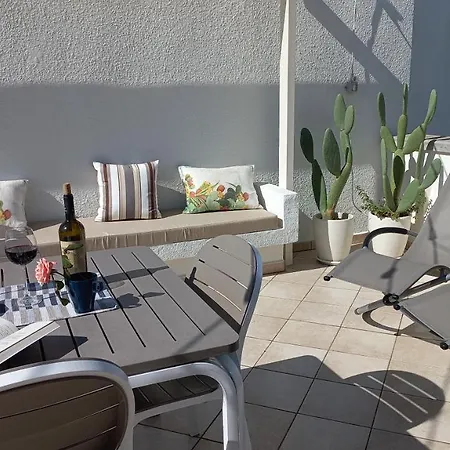 Attico Margherita - La Terrazza Sul Mare 펜션 *